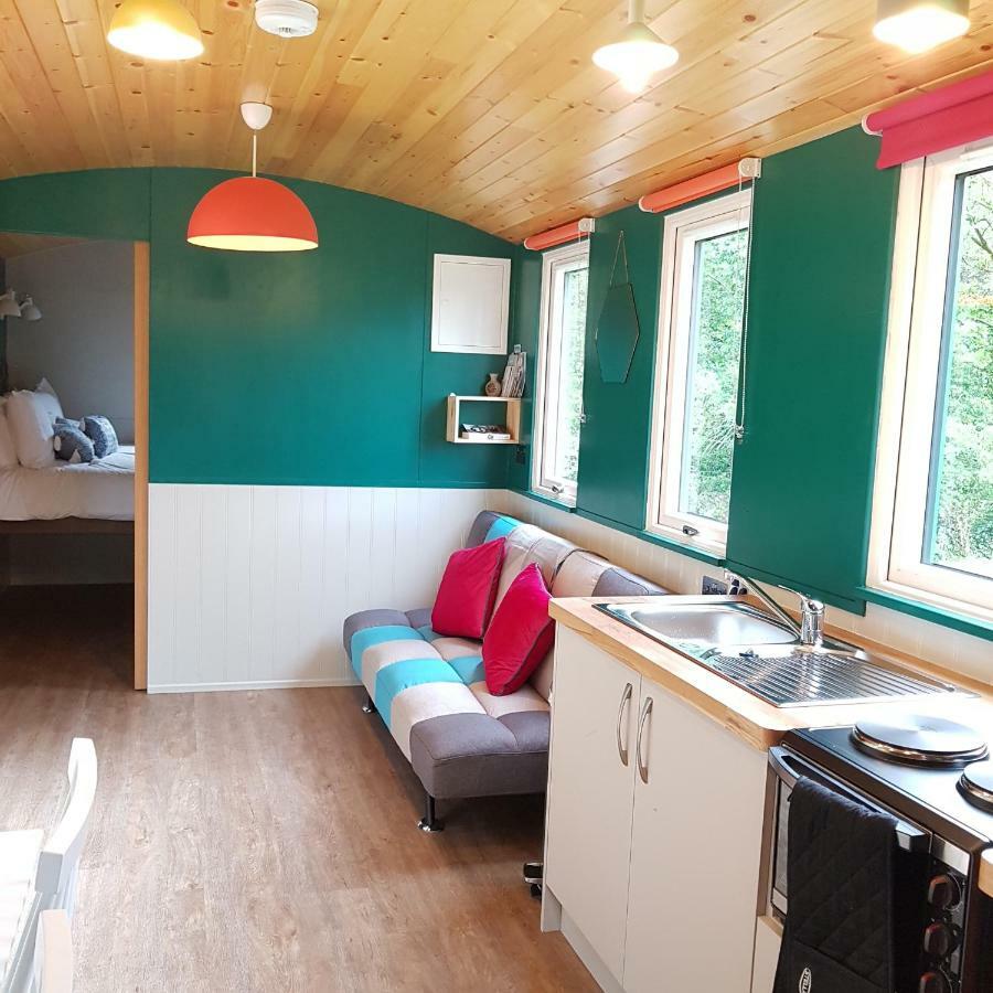 Annascaul Train Carriage Suit Couple And 2 Children Exteriér fotografie